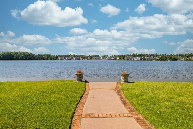 Building Photo - 488 Lakeside Ln