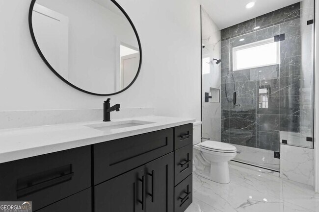 Building Photo - 556 Versailles Dr