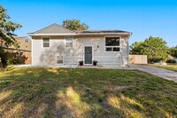 Building Photo - Updated 5 Bedroom House Near Memorial Park