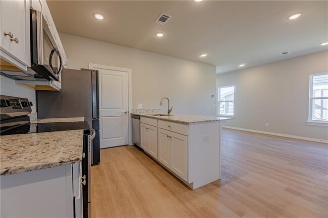 Building Photo - 1408 SW Casuarina Dr