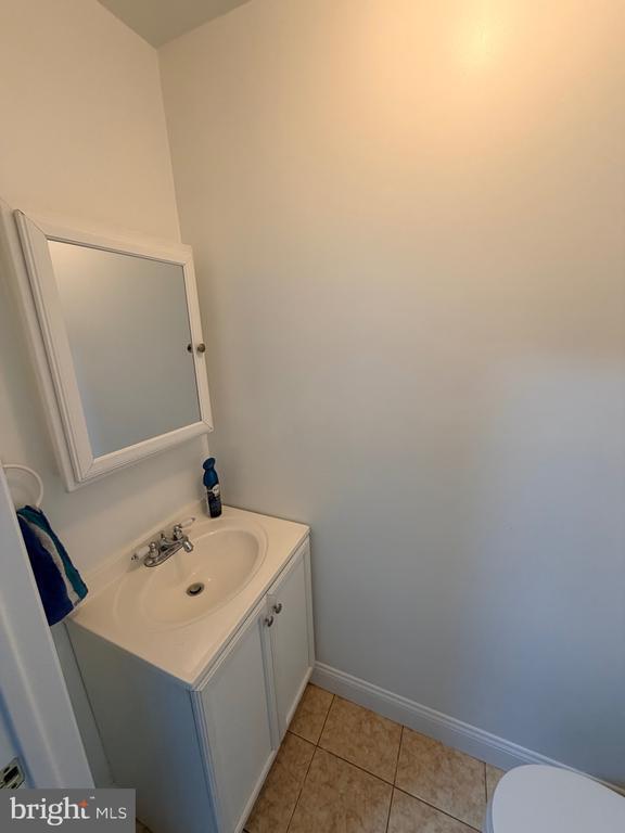 Building Photo - 2917 W Girard Ave