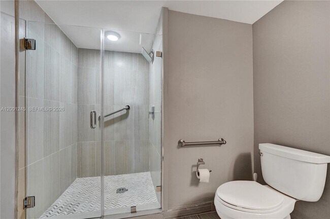 Building Photo - 3600 Yacht Club Dr