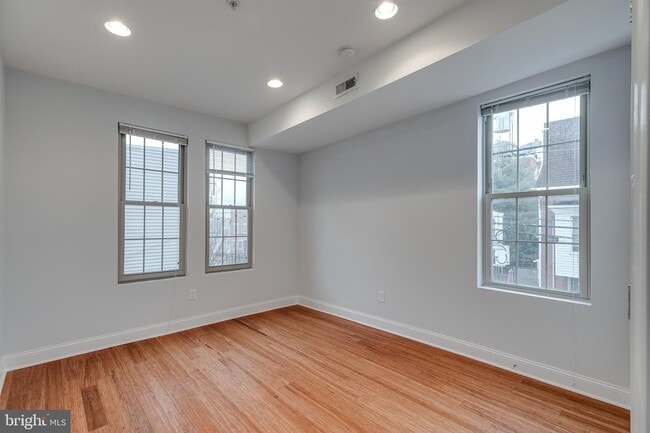 Building Photo - 2401 Carpenter St