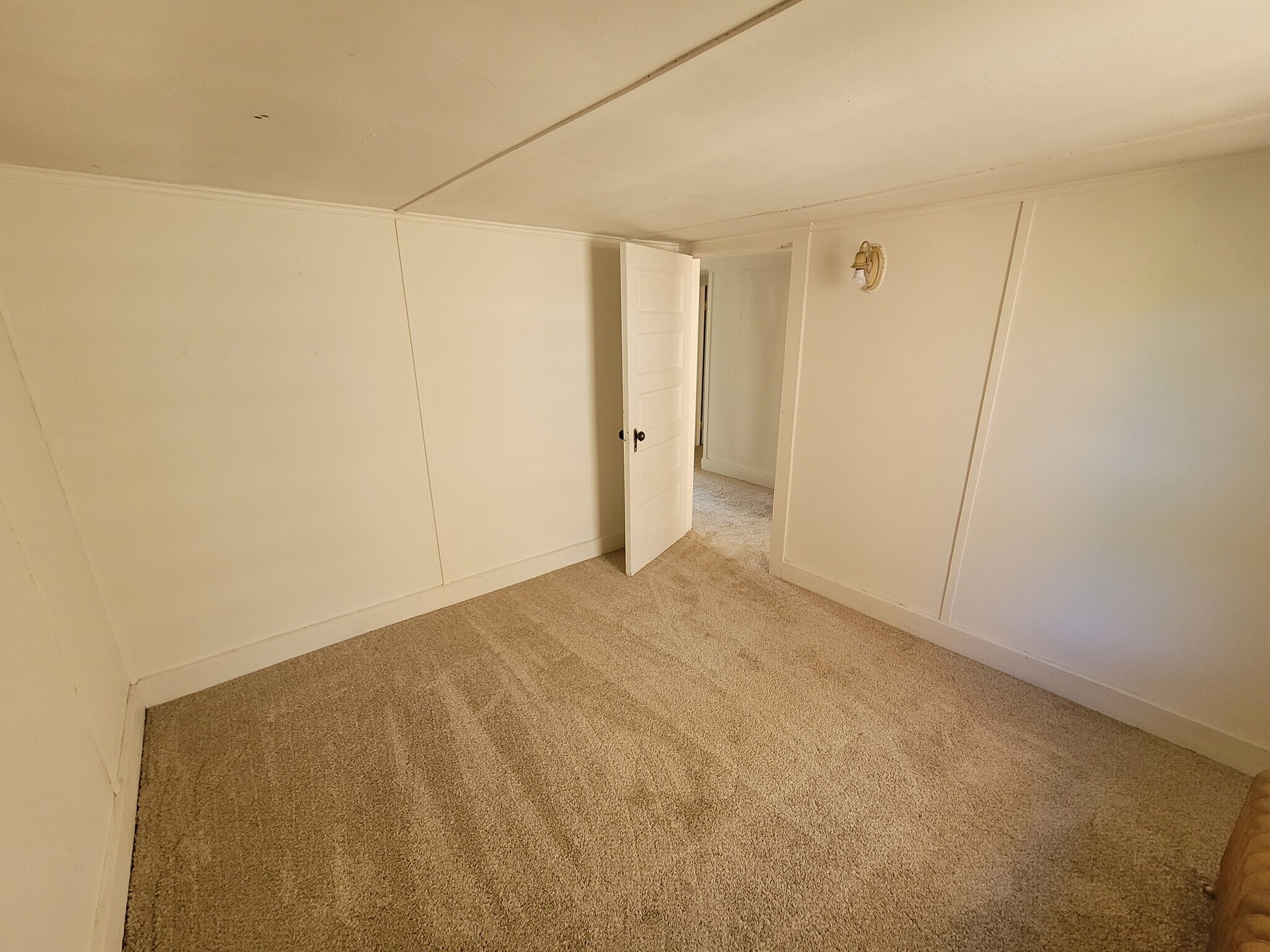 Building Photo - 2541 N Lake Dr