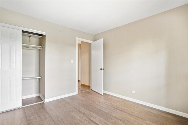 Building Photo - 5200 Carriage Way Dr