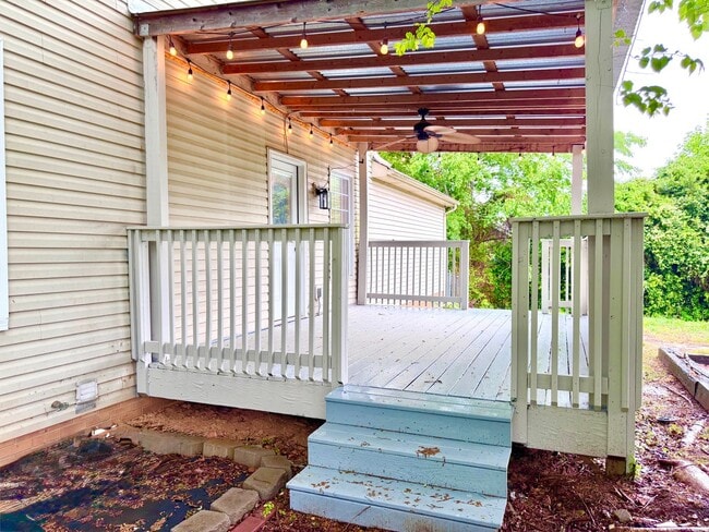 Building Photo - 1909 Needmore Rd