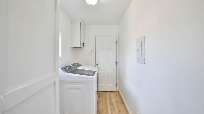 Building Photo - East LA duplex