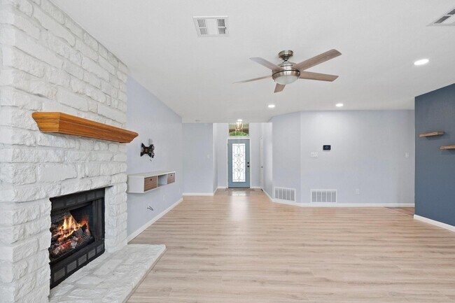 Building Photo - 1408 Deer Ledge Trail