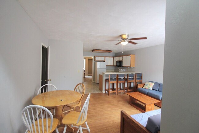 Building Photo - 1470 Devon Ln
