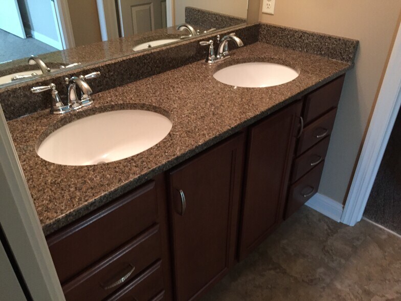 Building Photo - 2409 Wittenberg Ave SE