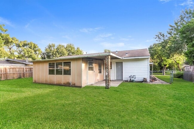 Building Photo - 6910 Cole Creek Dr