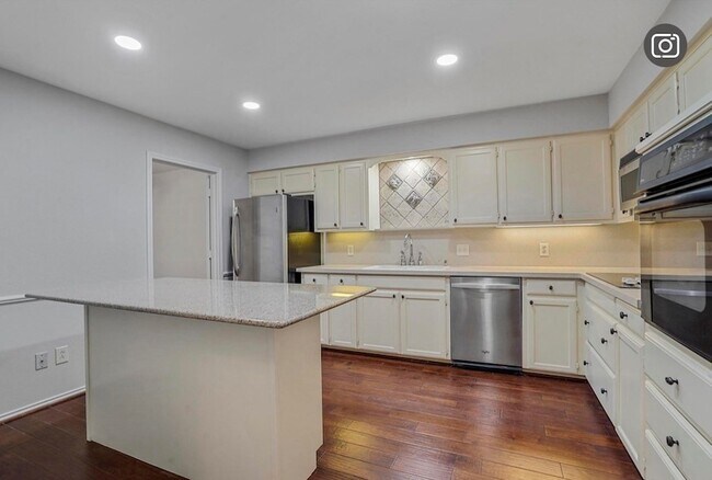 Building Photo - 4824 Darla Dr