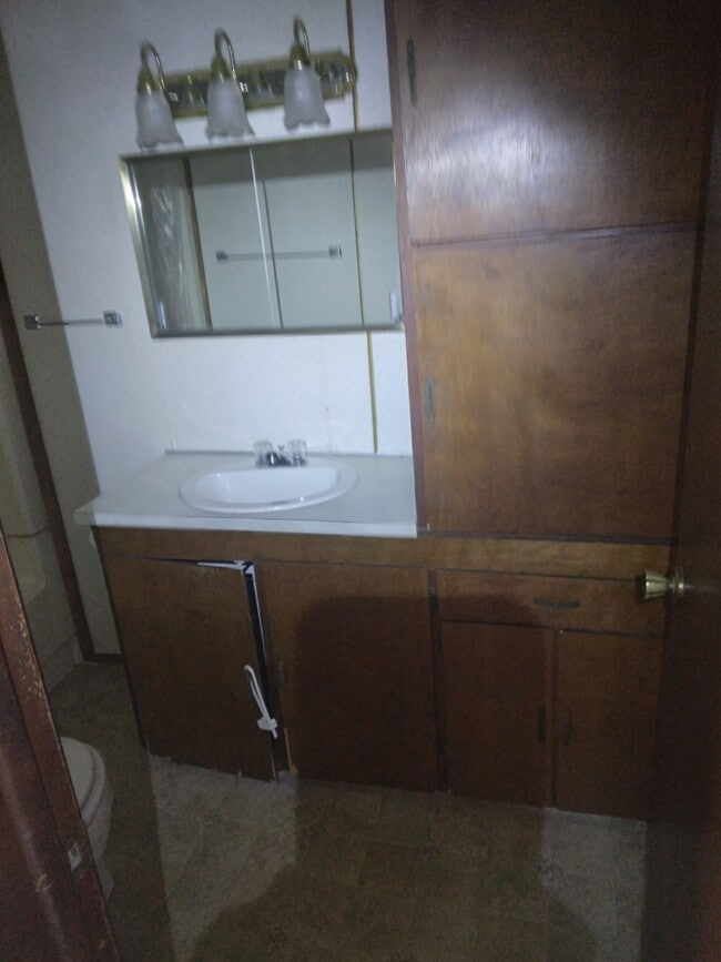 Building Photo - 816 2nd St