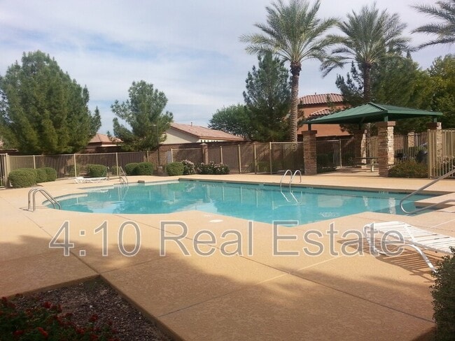 Building Photo - 2644 E Chester Dr