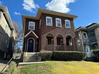 Building Photo - Fantastic and Bright Second Floor Duplex!