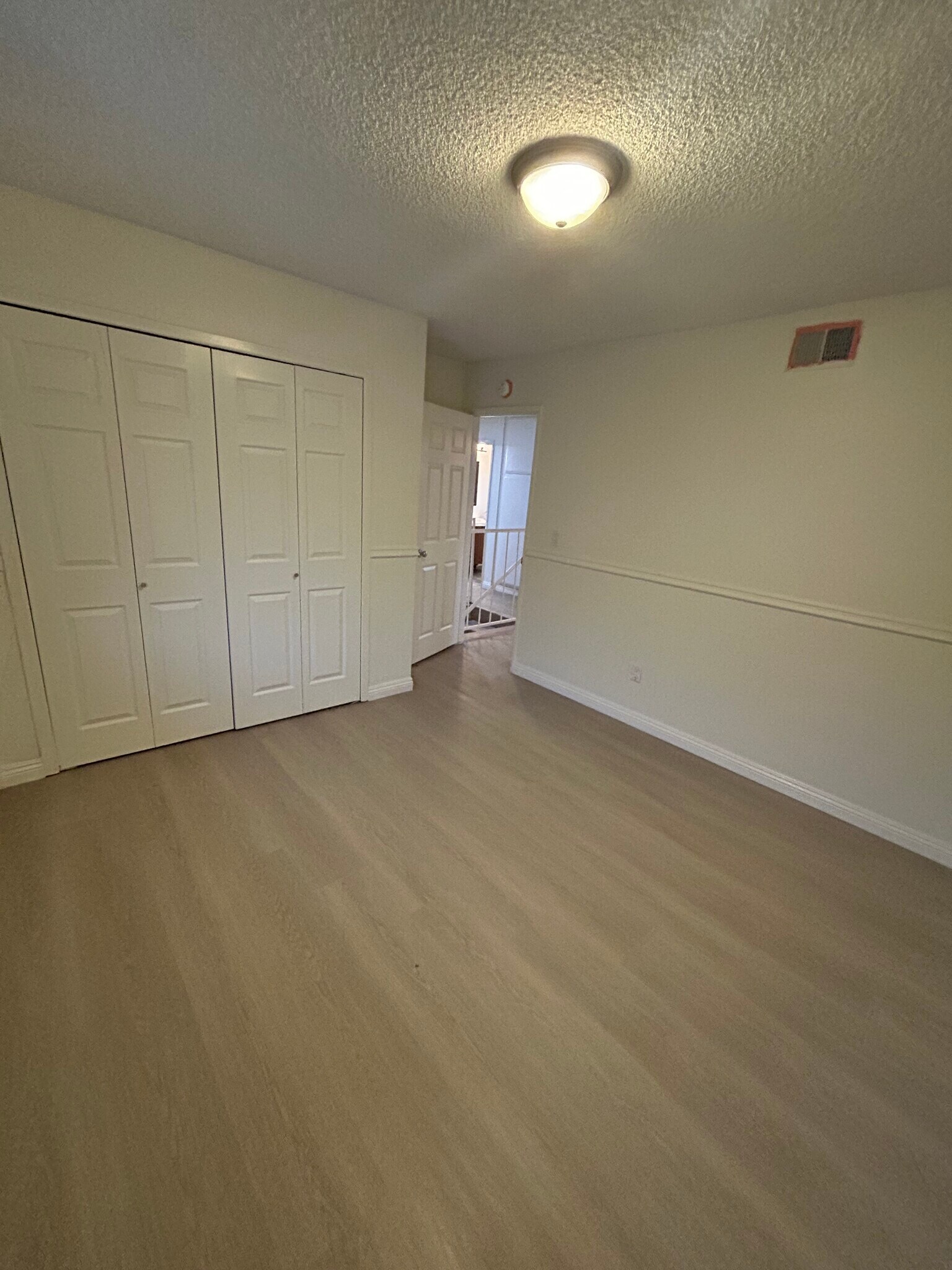 Building Photo - 205 Violet Ave