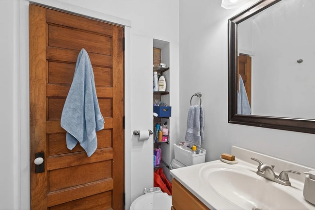 Building Photo - 2827 Pleasant Ave