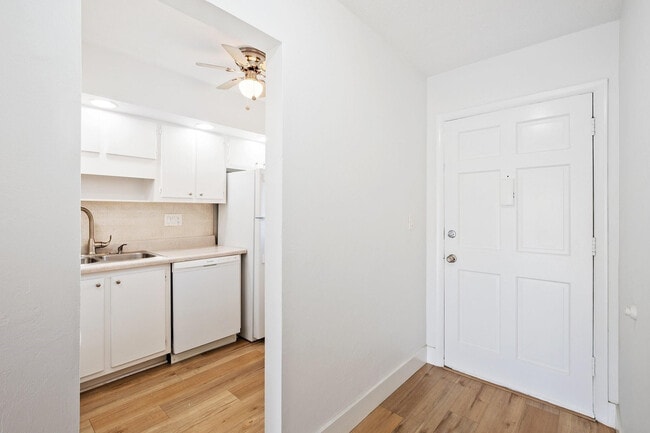 Building Photo - 1201 SE 2nd Ct