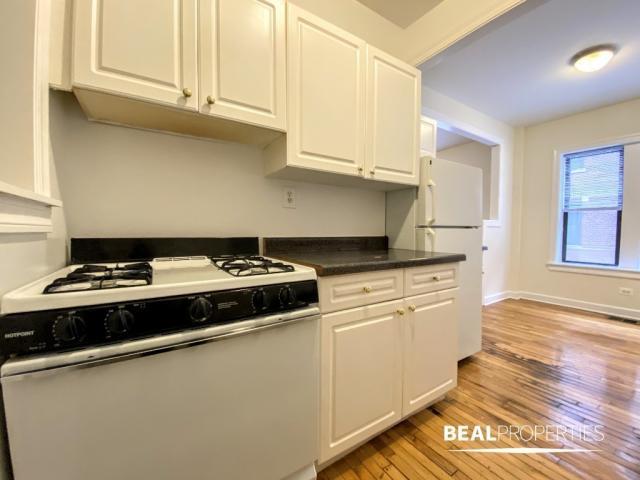 Building Photo - 1 bedroom in CHICAGO IL 60613