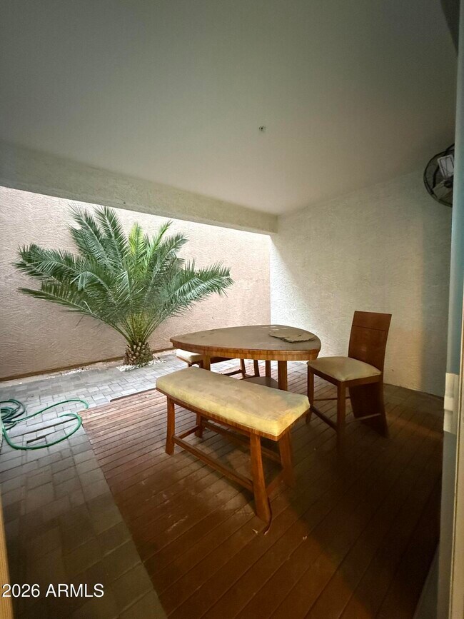 Building Photo - 9242 W Meadow Dr