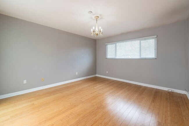 Building Photo - Beautiful Redondo Beach Condominium Rental!