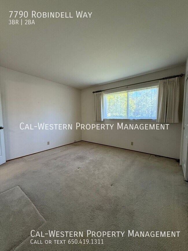 Building Photo - 7790 Robindell Way