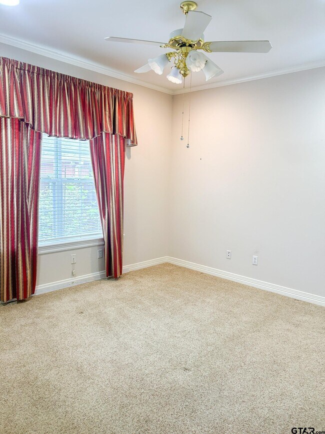 Building Photo - 704 Shiloh Ridge St