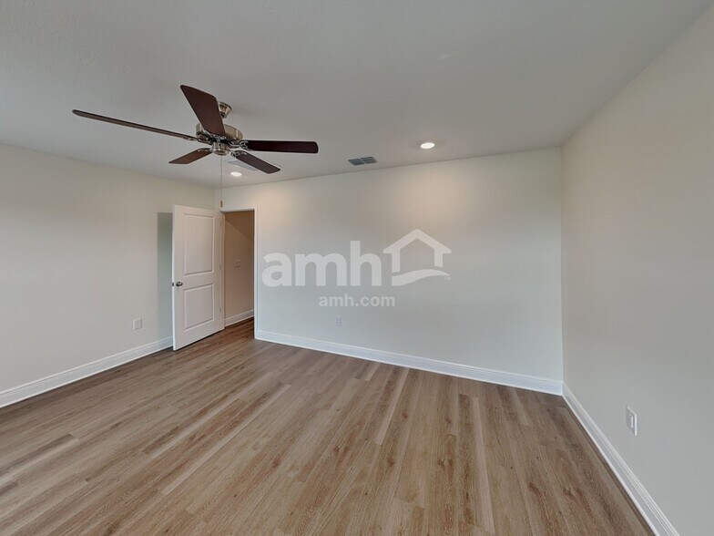 Building Photo - 6004 Pinewood Ests Dr