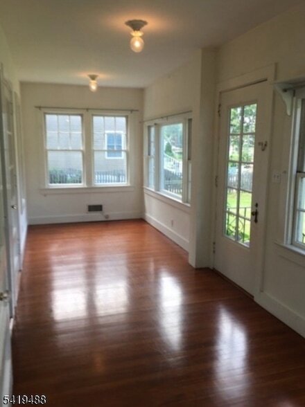 Building Photo - 20 Seneca Trl