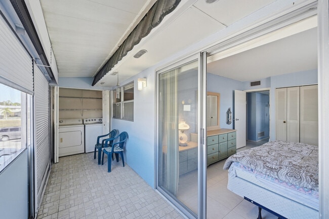 Building Photo - 669 Saxony Trail