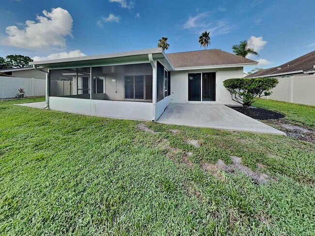 Building Photo - 13048 Meadowbreeze Dr