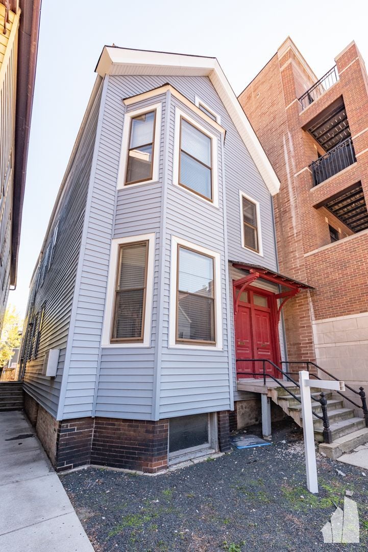 Building Photo - 1431 W Belmont Ave