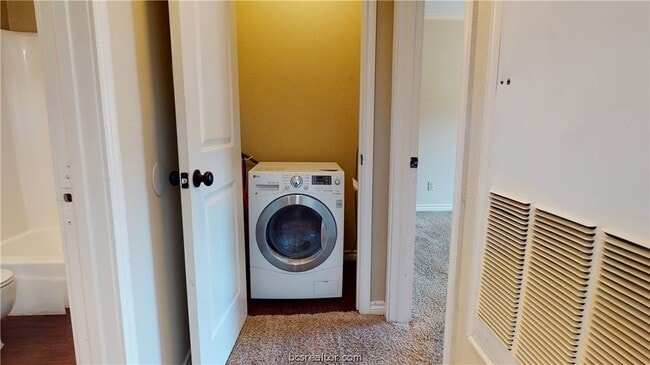 Building Photo - 904 University Oaks Blvd