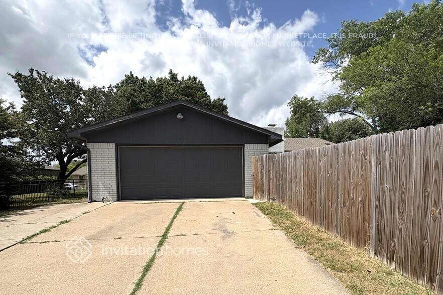 Building Photo - 1817 Butterfield Trail