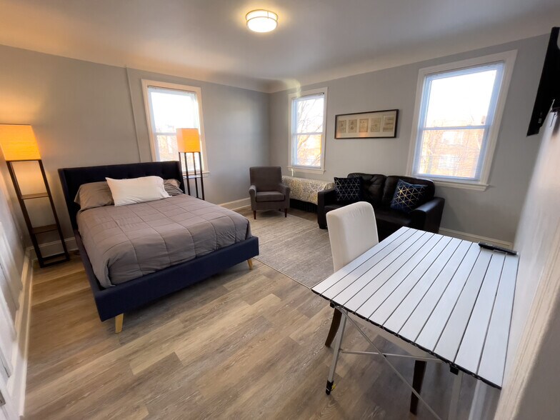 Building Photo - 1513 Oates St NE