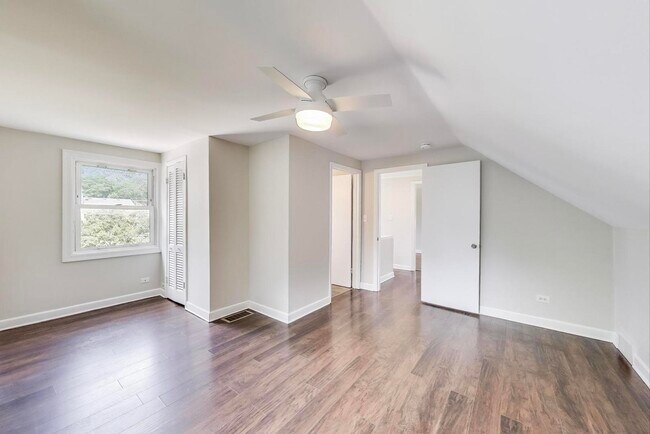 Building Photo - 950 N Haddow Ave