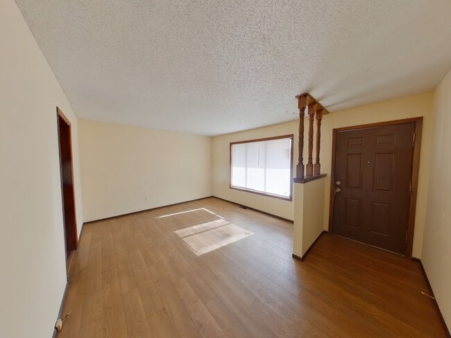 Building Photo - 620 Richmond N