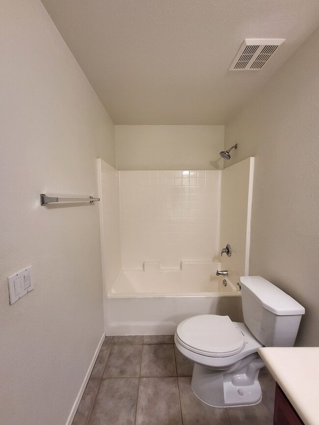 Building Photo - Unfurnished Resort Like Condo available No...