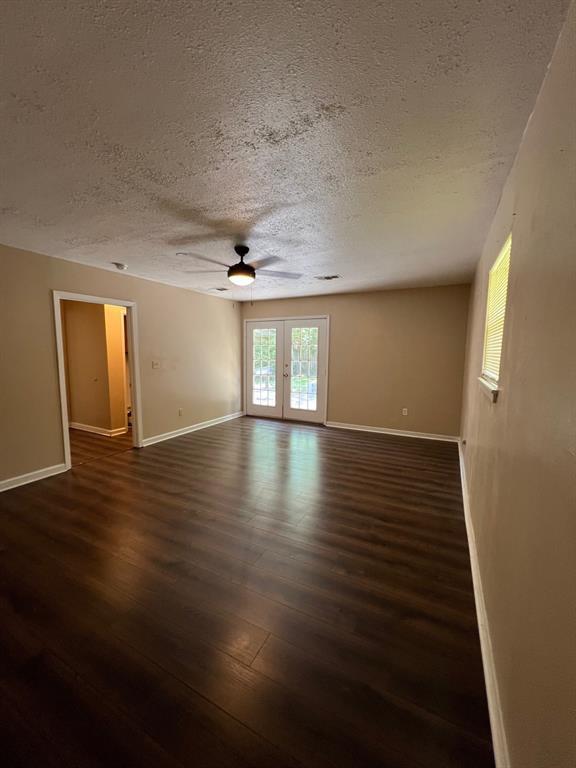 Building Photo - 2704 Cedar Dr