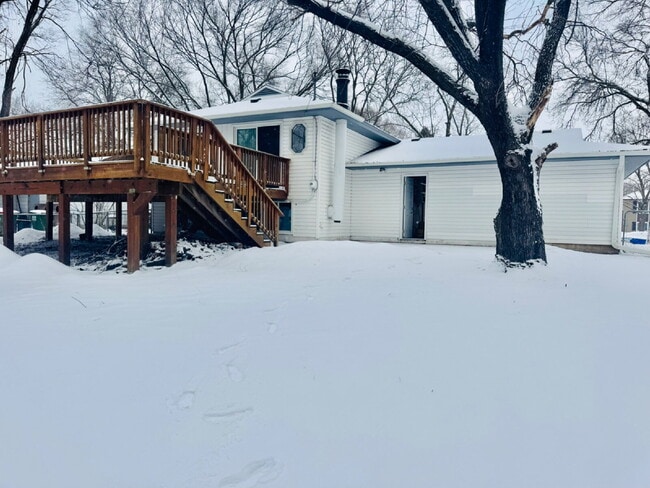 Building Photo - Single Family Home with 4-Bedrooms and 2 bathrooms in Coon Rapids