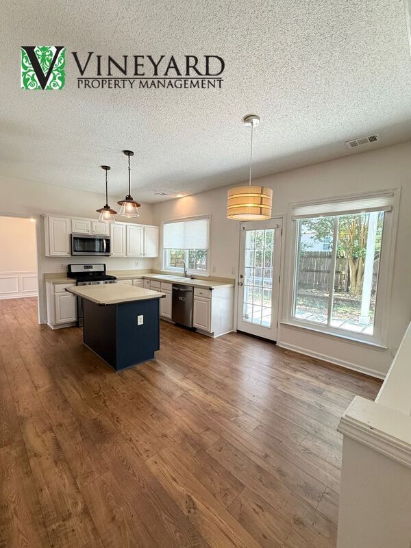 Building Photo - 303 Don Pierre Way