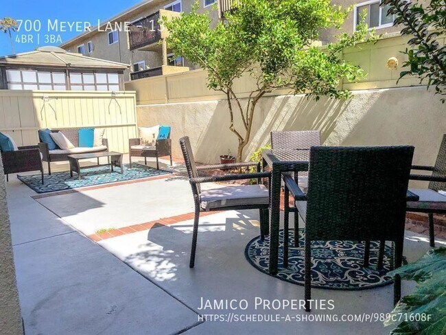 Building Photo - 700 Meyer Ln