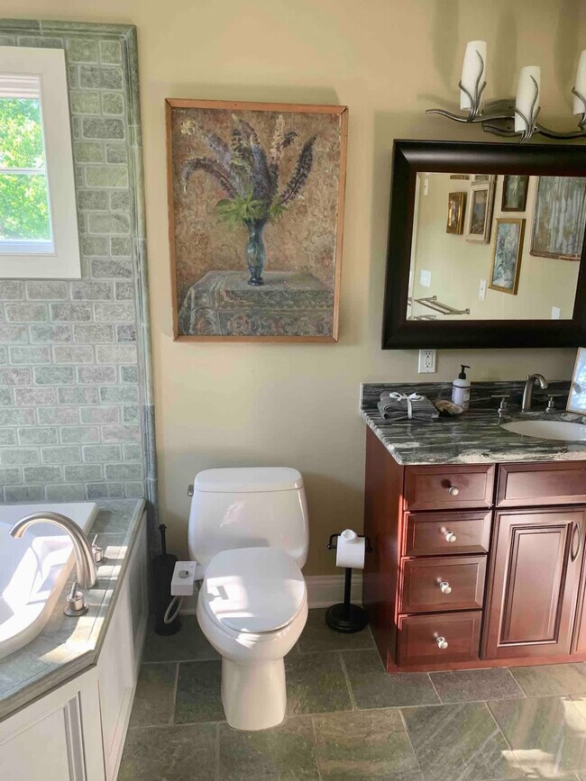 Building Photo - 15 Ferry St