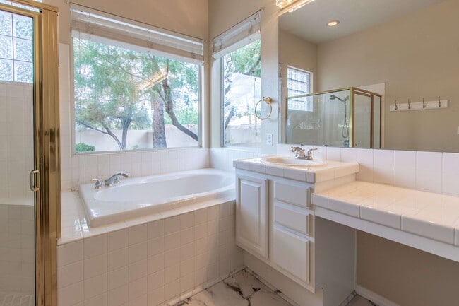 Building Photo - GORGEOUS MOVE IN READY SINGLE-STORY 4-BEDROOM HOME!