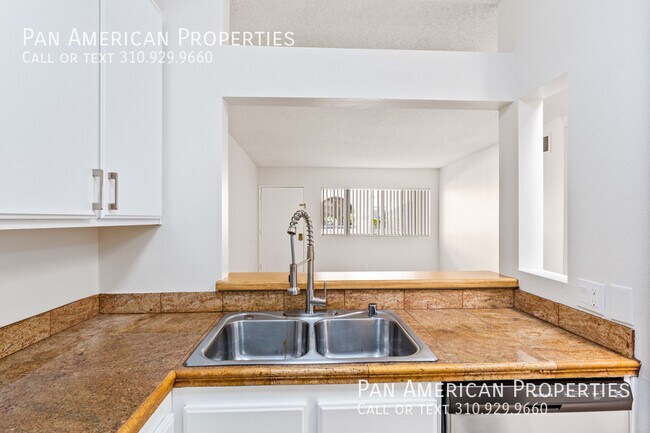 Building Photo - 10380 Almayo Ave
