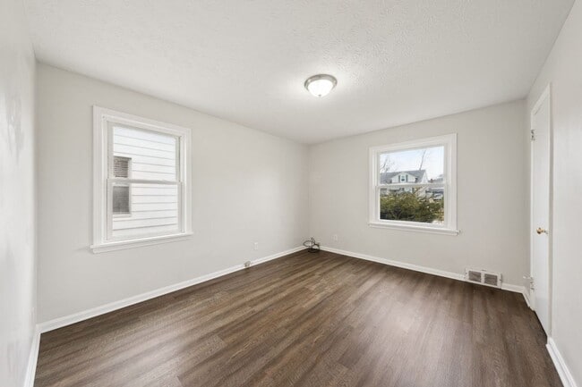 Building Photo - Beautiful Home in South Euclid