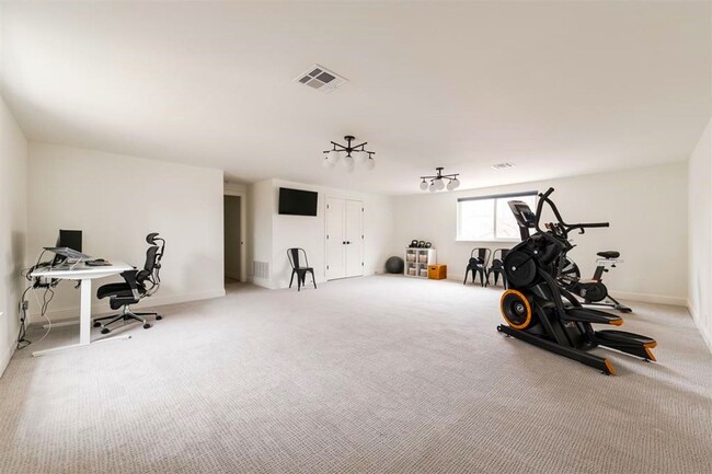 Building Photo - 4 Bedroom 2.5 Bath 2 Car Garage in Quail C...