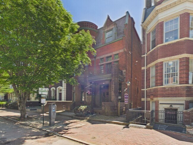 Building Photo - 7 E Franklin St
