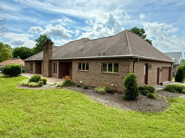Building Photo - 590 Wedgwood Dr