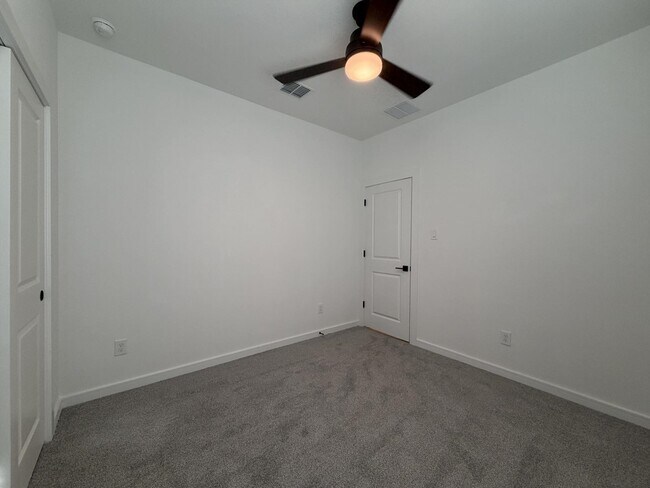 Building Photo - 4819 Legends Bay Dr